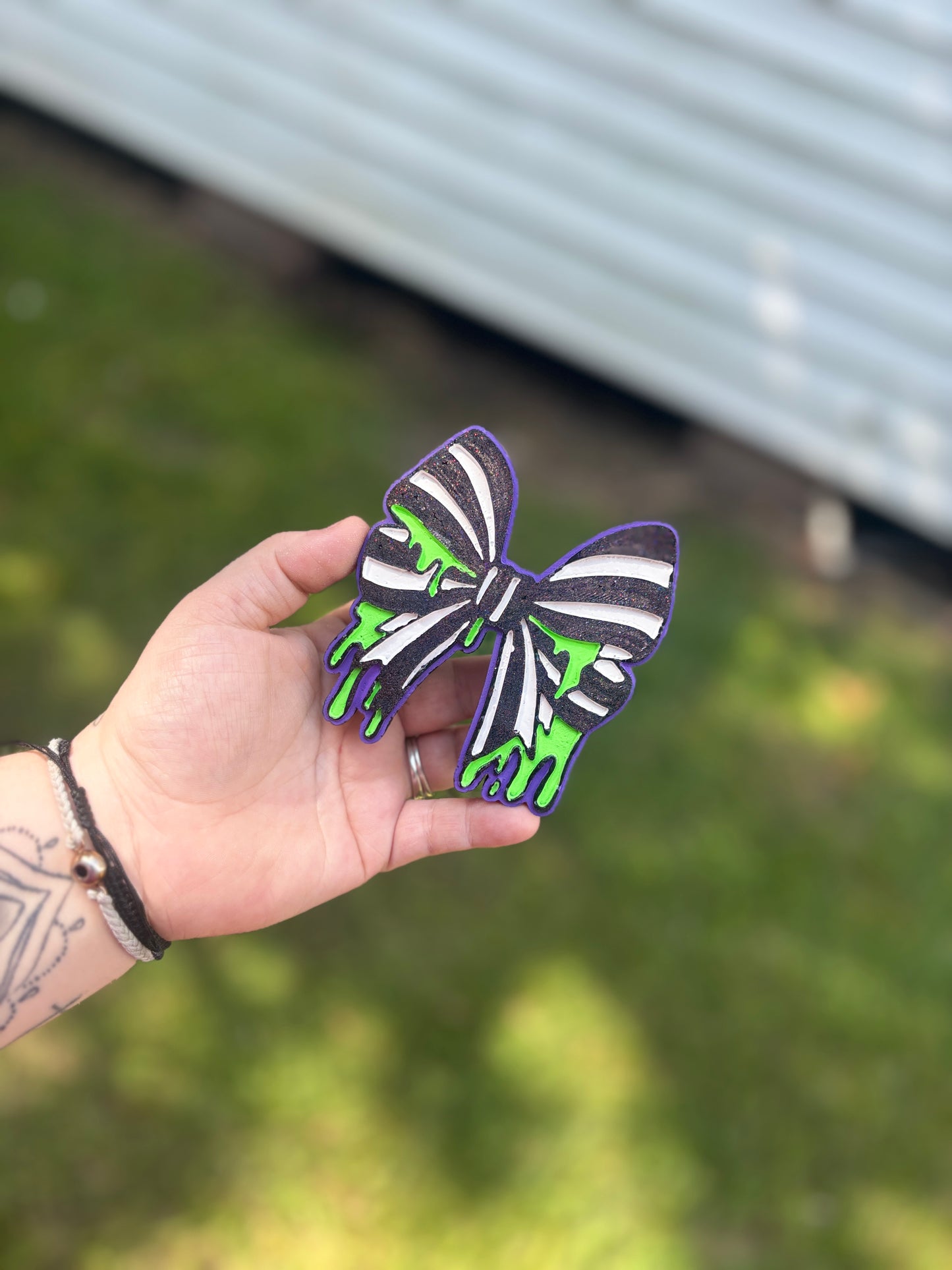 Bettlejuice Drippy Bow