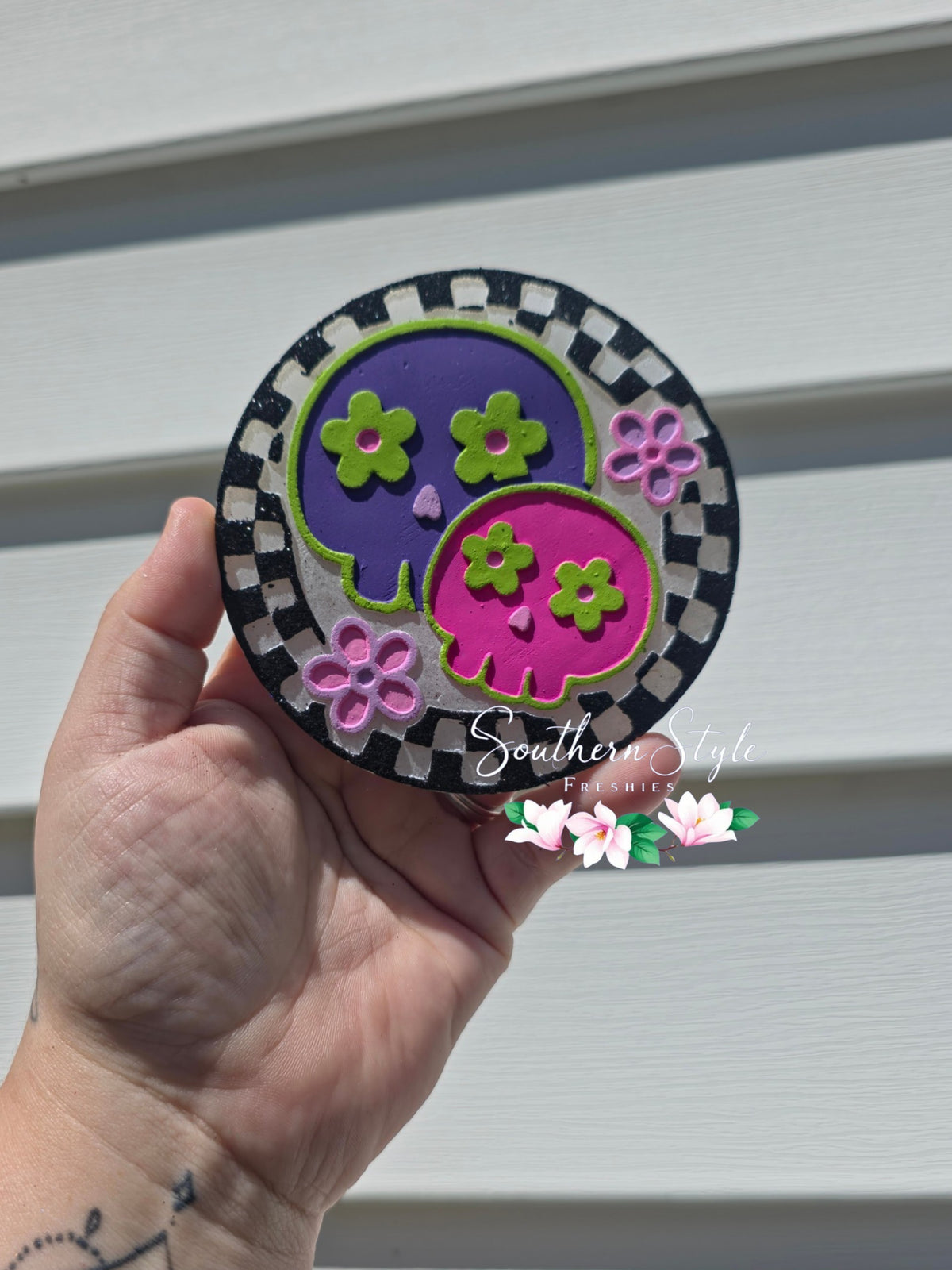 Girly Checkered Skull Round