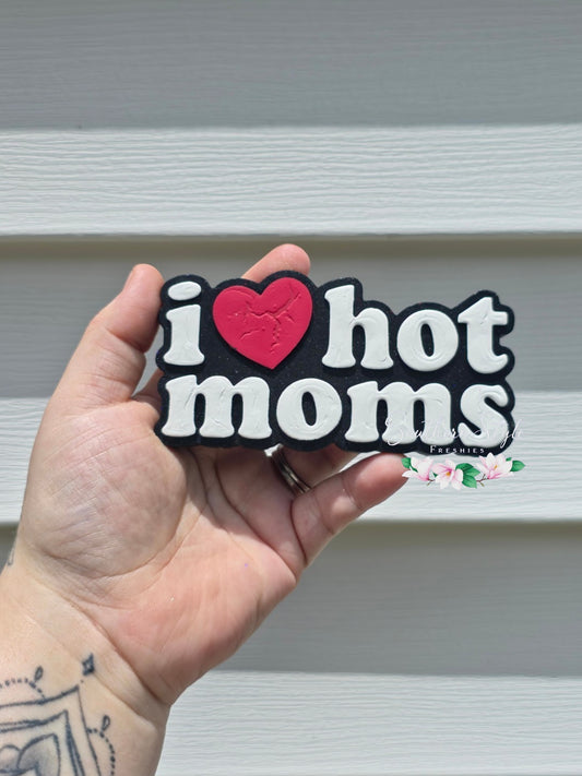 I ♥️ Hot Moms